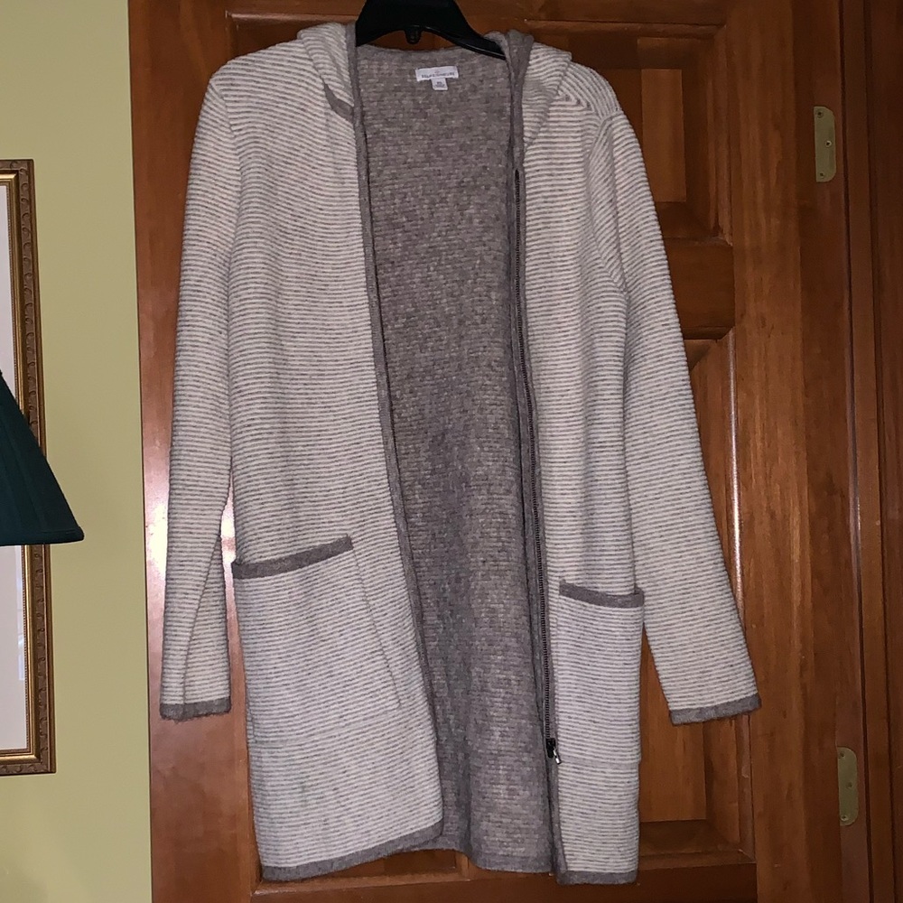 Women’s LL Bean zip up hooded sweater